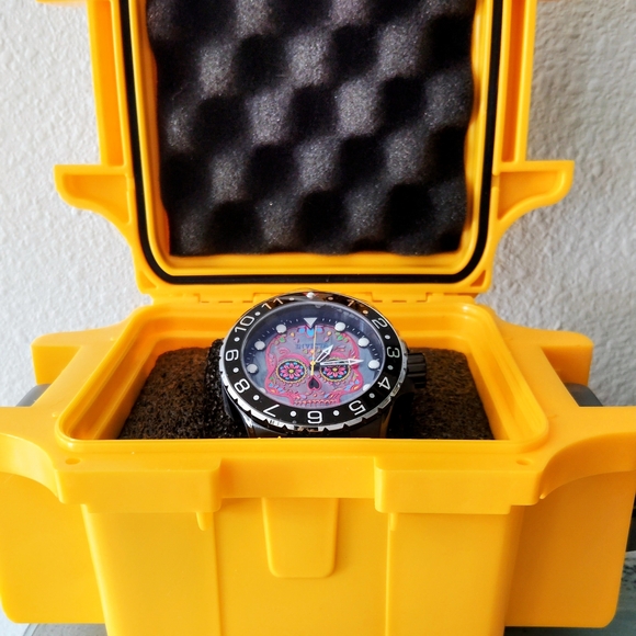 Invicta Skull Design Watch - Picture 3 of 6